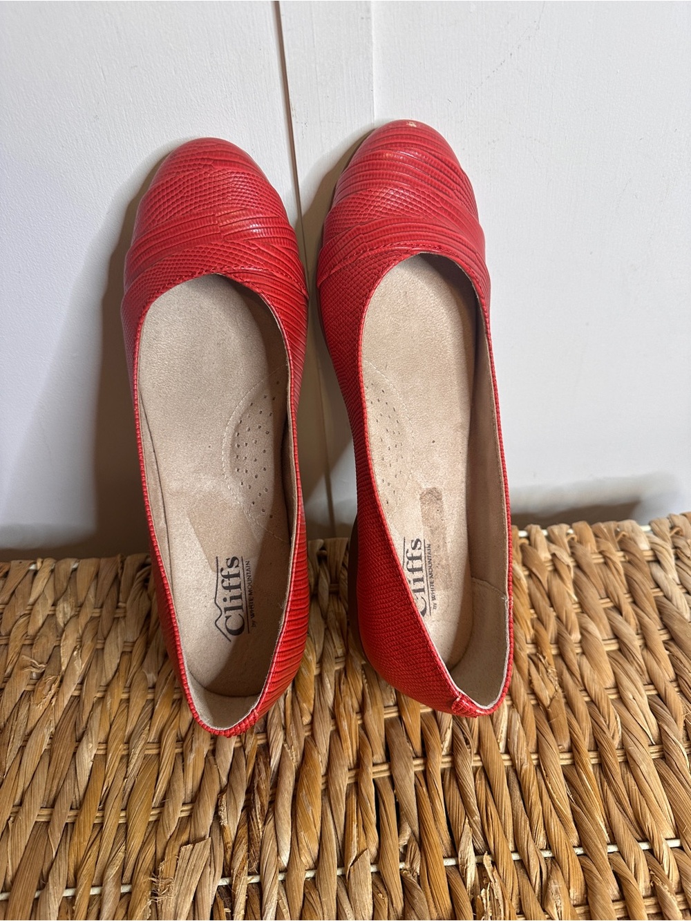 Cliffs by WHITE MOUNTAIN Red Textured Slip-On Ballet Flat size 8.5 - Picture 4 of 9